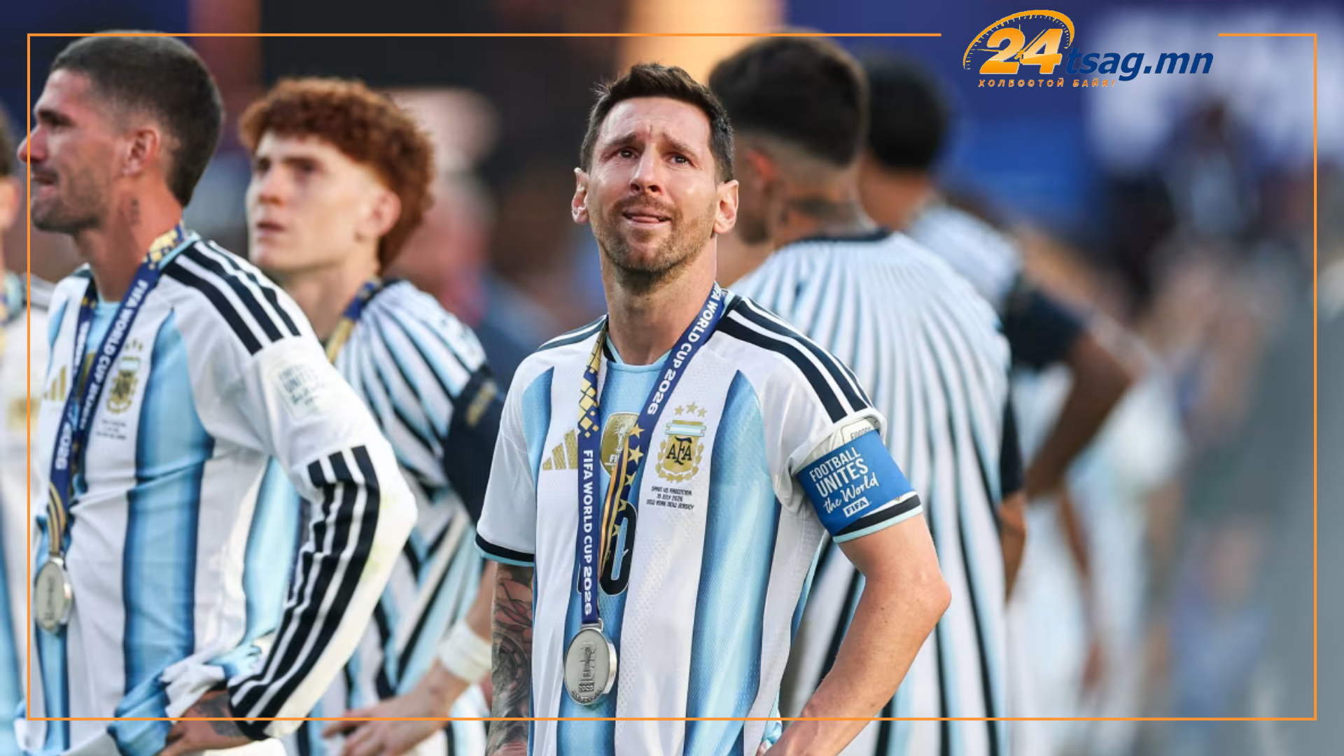 Lionel Messi's last game for Argentina: Pregame tears, a giant flying  jersey and 1 final international goal - Yahoo Sports